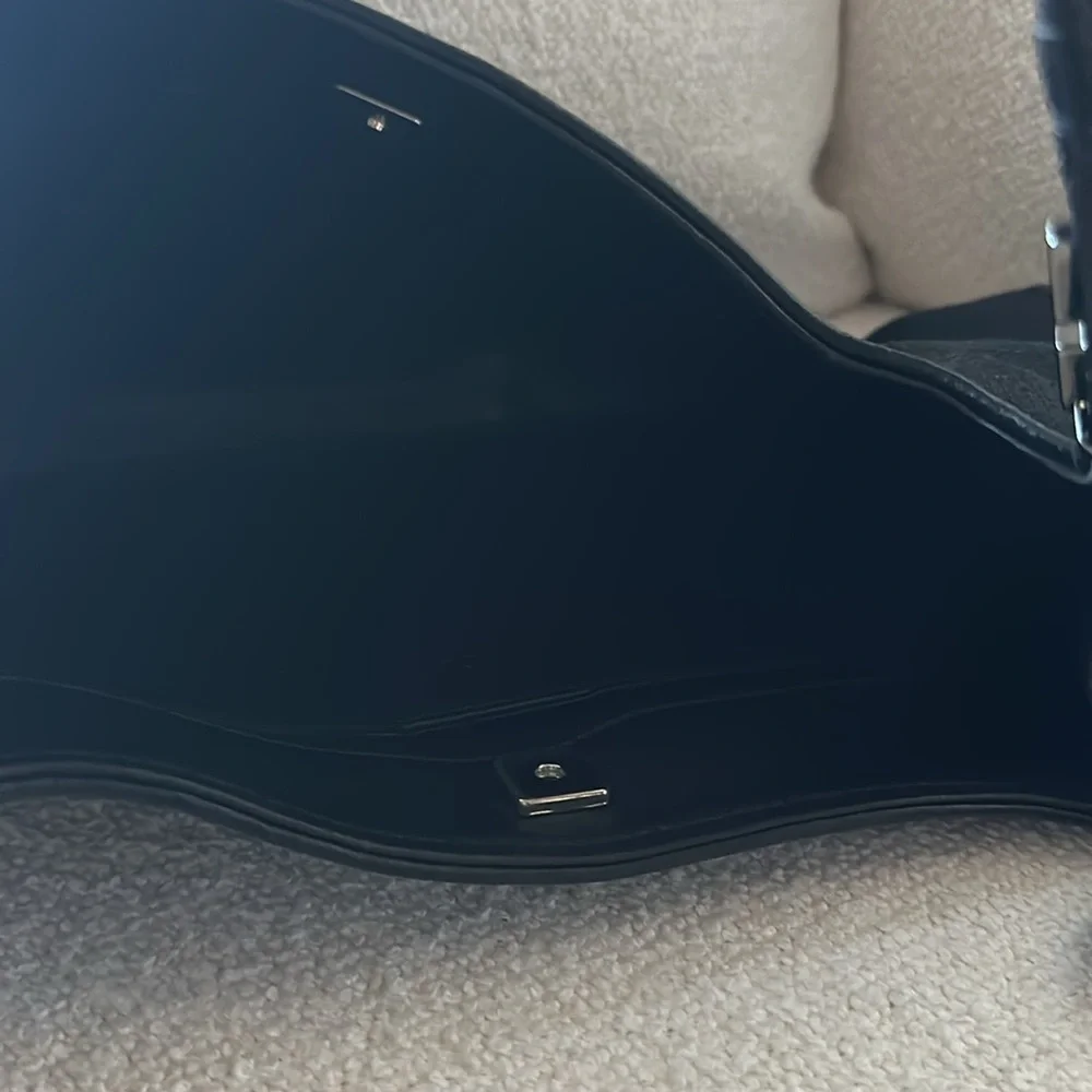 Gucci Black Shoulder Bag - Picture 8 of 17